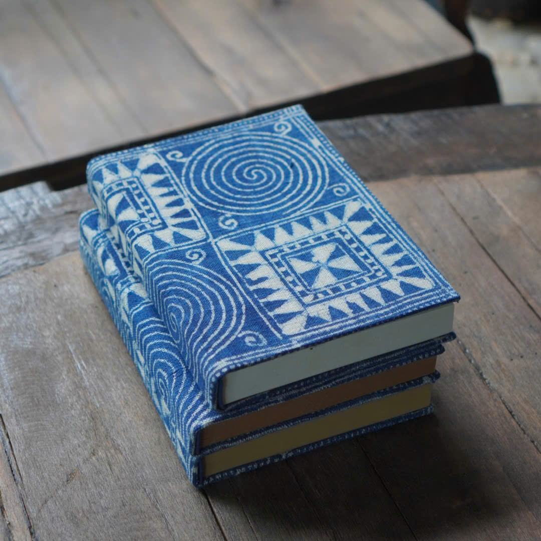 Handmade Indigo-Dyed Hmong Travel Notebook Journal Christmas Diary Gift – Eco-friendly and Artisan-Crafted
